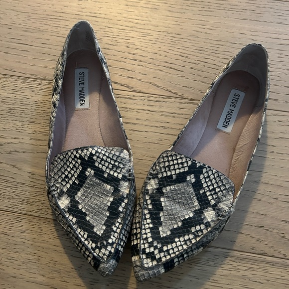 Steve Madden Snake Print Womens Shoe - Picture 2 of 6